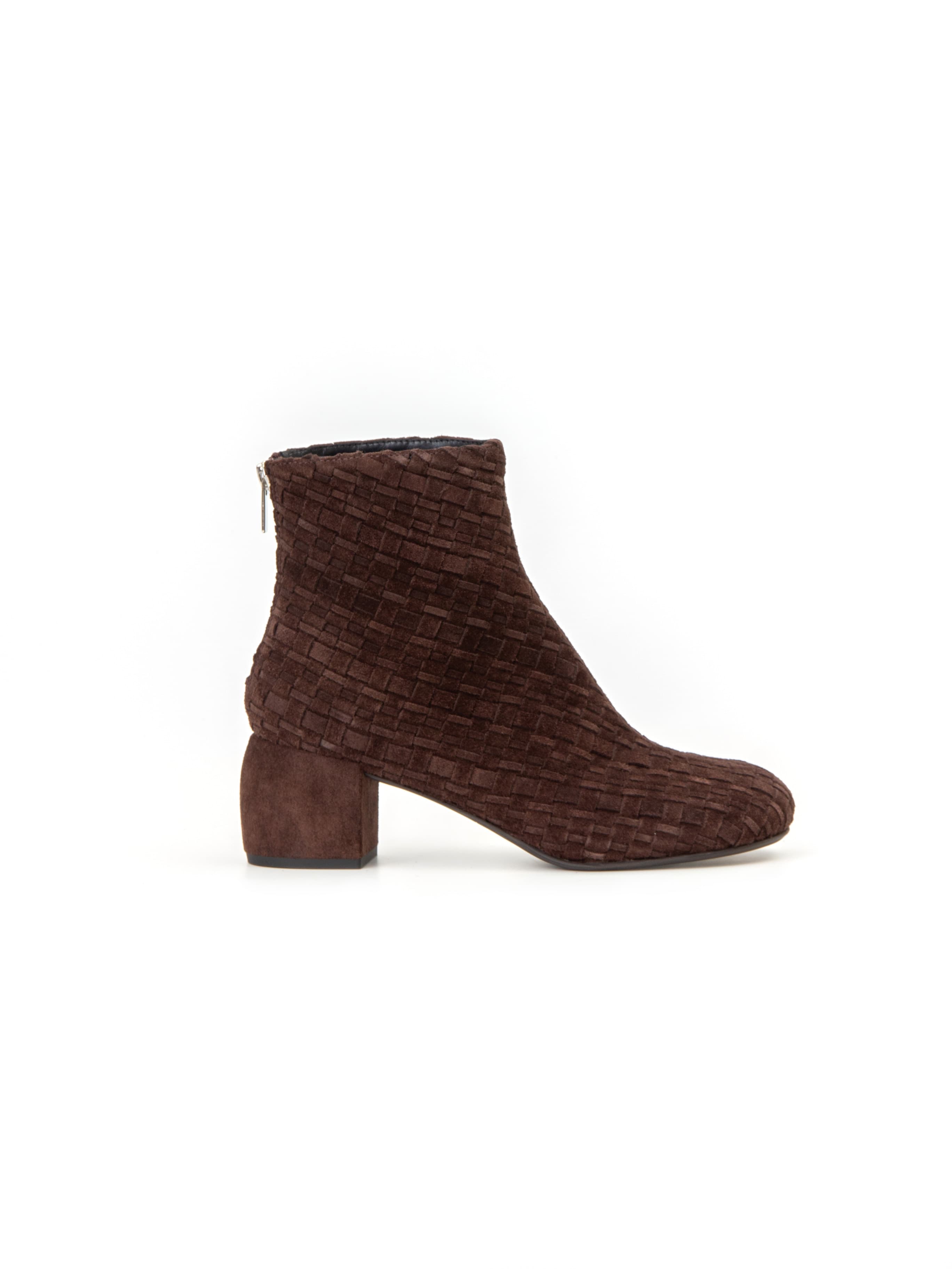 AGL boots