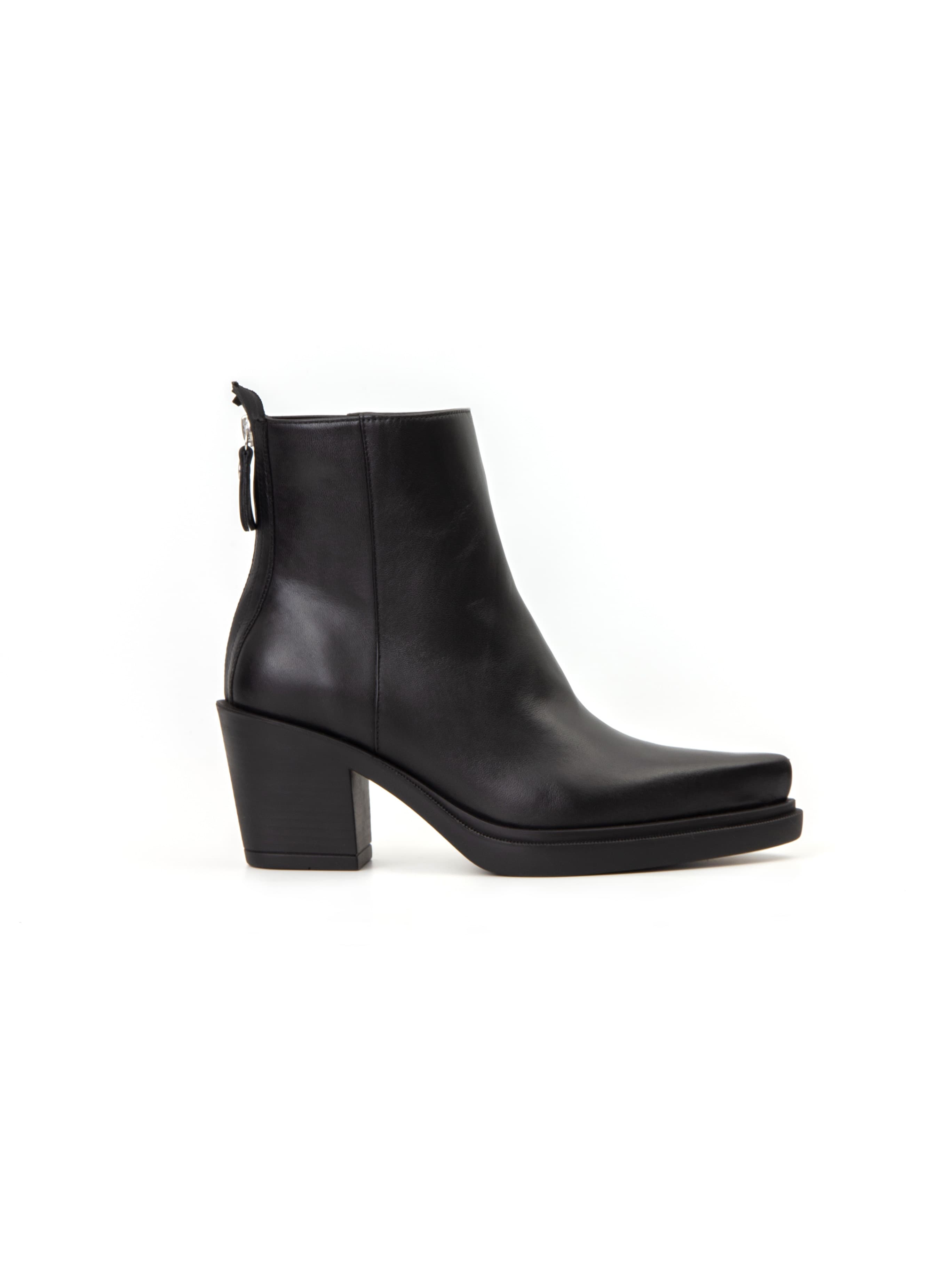 AGL boots