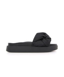 INUIKII sieviešu iešļūcenes